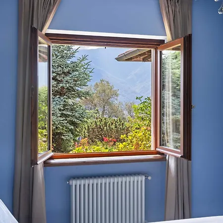 Valentina Βίλα *